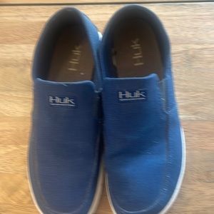 Mans Huk slip Ons size 11